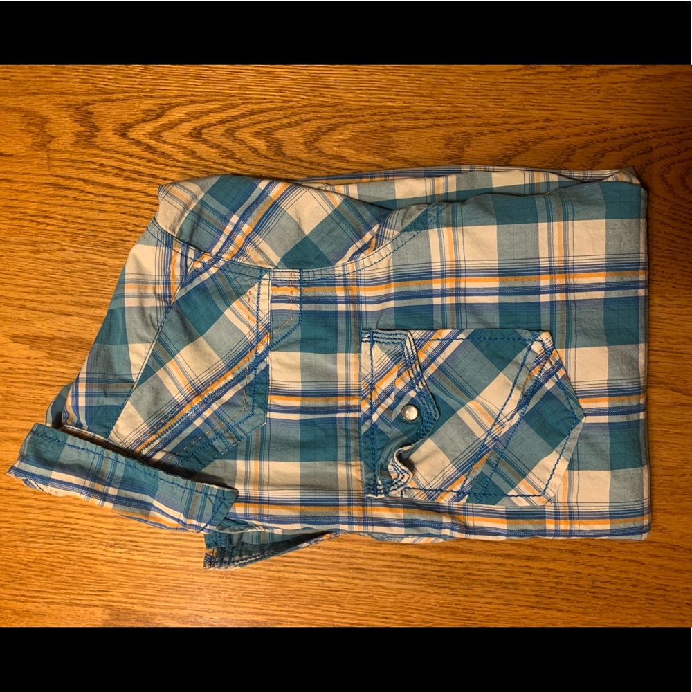 Buckle short sleeve snap-down